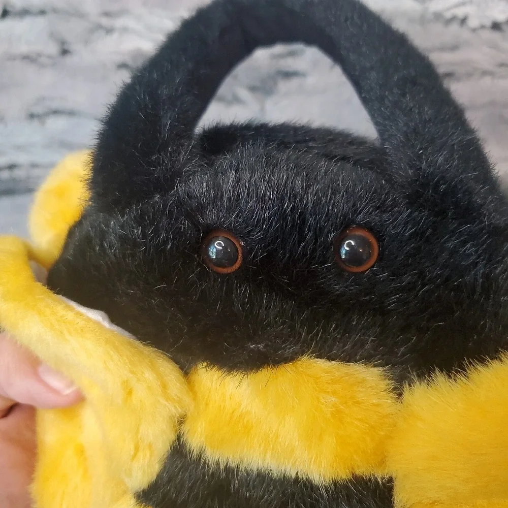L.T.T. International FUZZY Bumble‎ Bee Plush Purse Yellow Pom Pom Zipper Pull